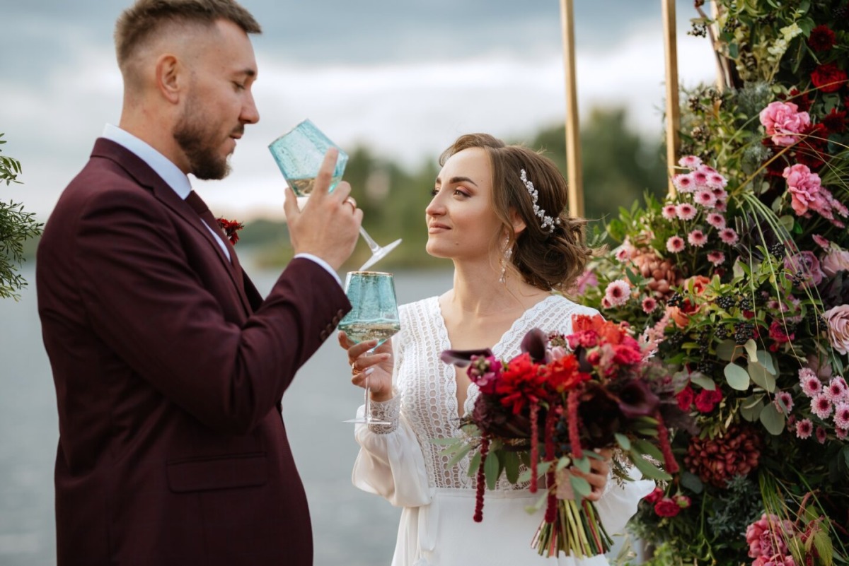 Candid vs Traditional: Choosing Your Wedding Photography Style